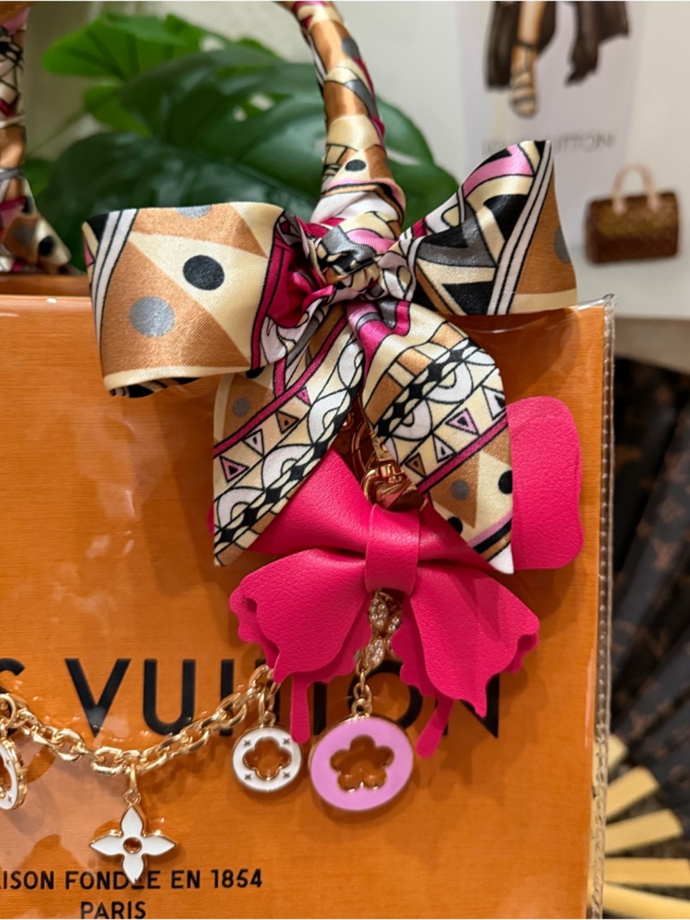 🩷🤍Louis Vuitton Gift Bag Tote🤍🩷 - Picture 3 of 7